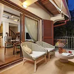 Hillside Lodge, Boutique &