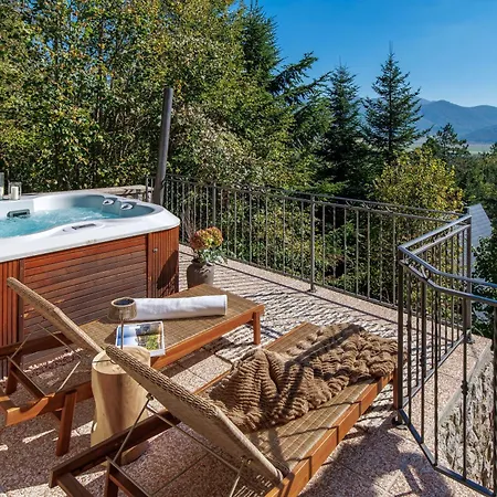 Hillside Lodge, Boutique & Case de vacanță
