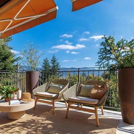 Hillside Lodge, Boutique & *