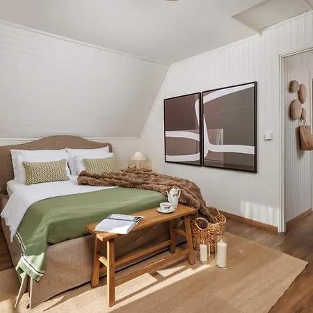 Hillside Lodge, Boutique & Lic