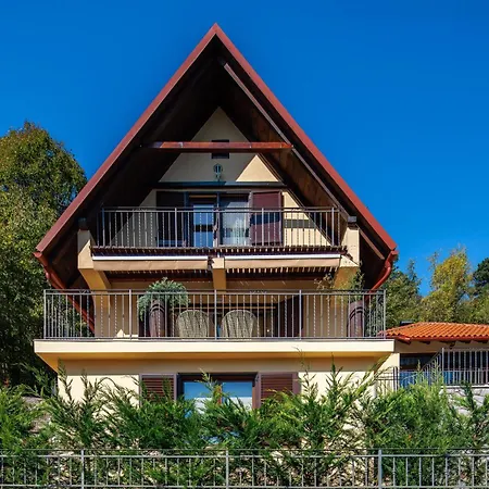 Hillside Lodge, Boutique & Prázdninový dům Lič