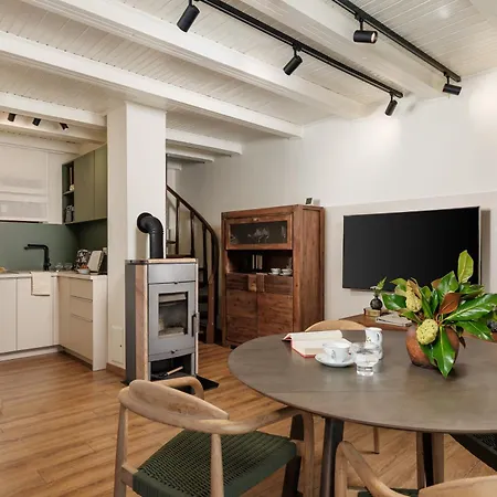 Hillside Lodge, Boutique & Lic