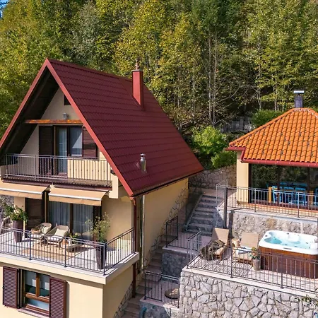Hillside Lodge, Boutique & * Lič